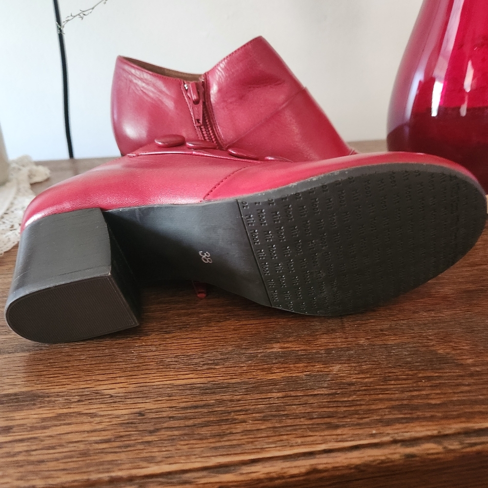New Miz Mooz Red Leather Bootie Heels size 38 or 7 to 7.5 - Picture 3 of 5